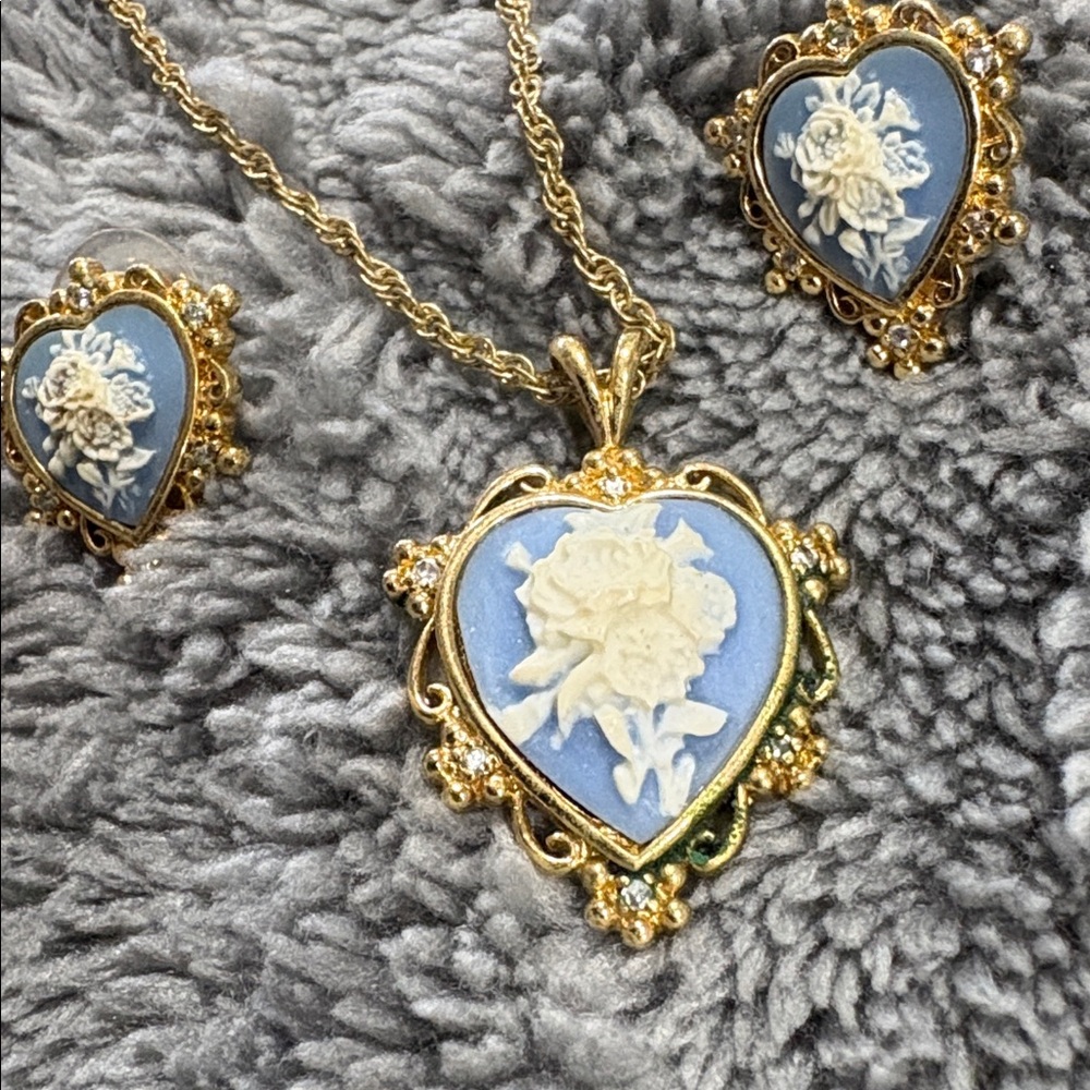 Gold-Tone Blue Heart Cameo Necklace & Earring Set - Picture 2 of 4
